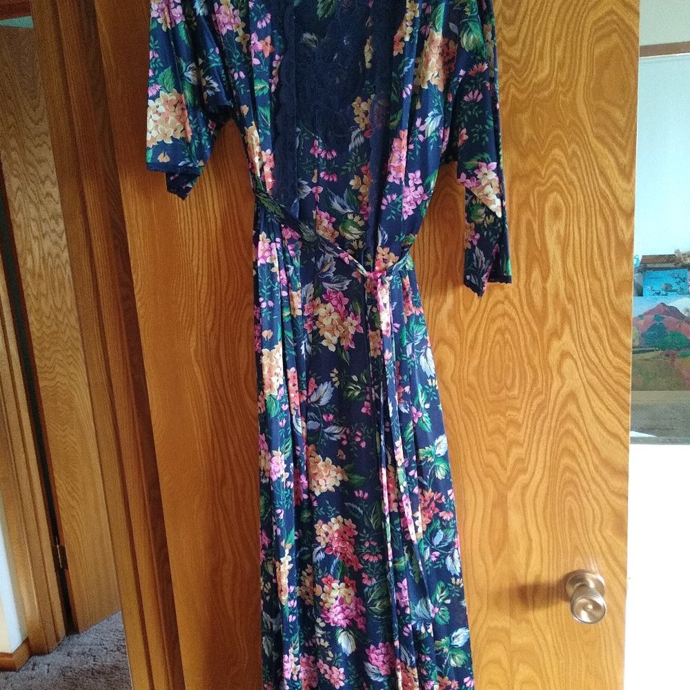 Negligee set (nightgown and coat)